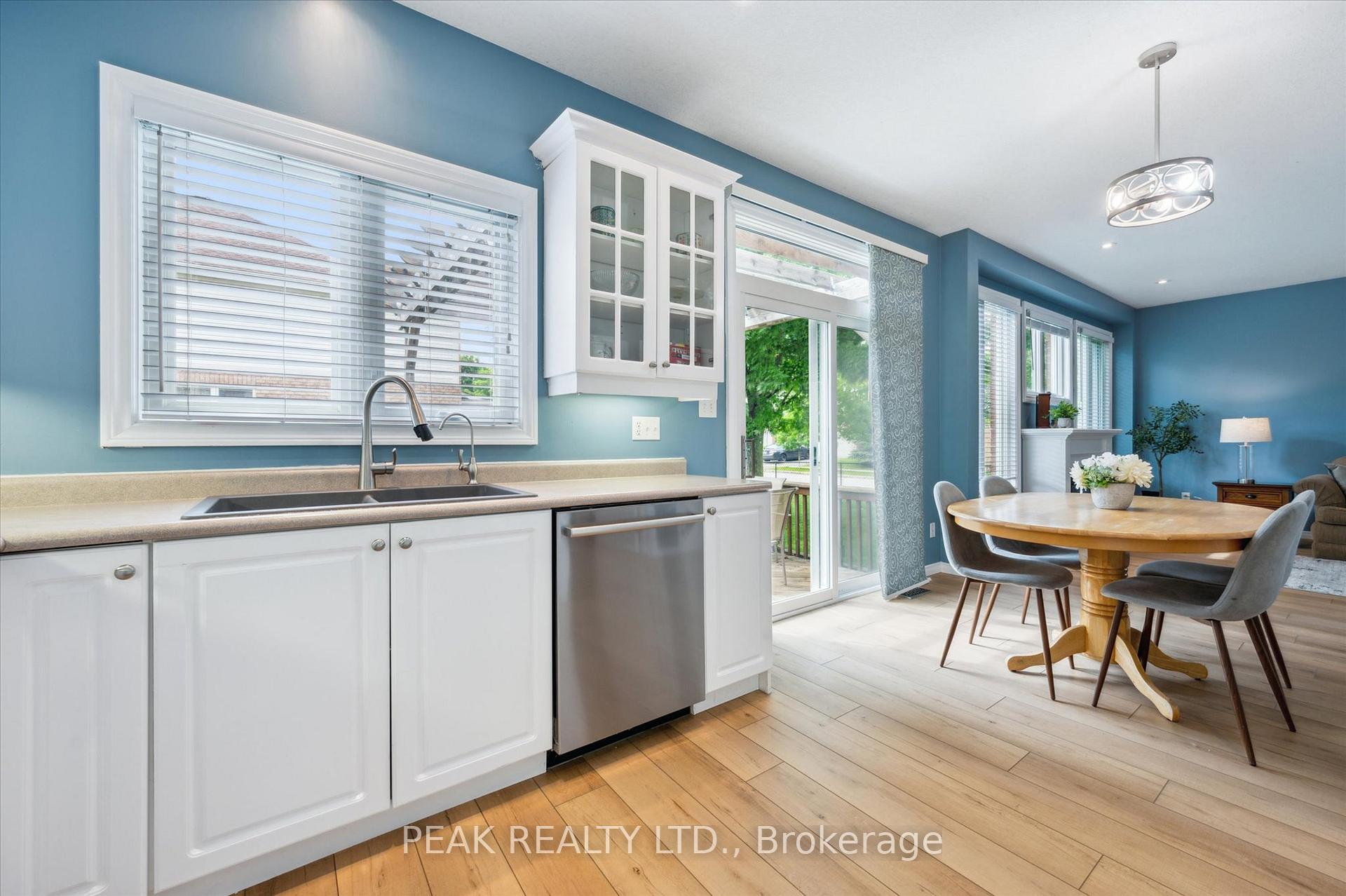Photo 13 of 606 Eastbridge Boulevard, Waterloo — HOMEH
