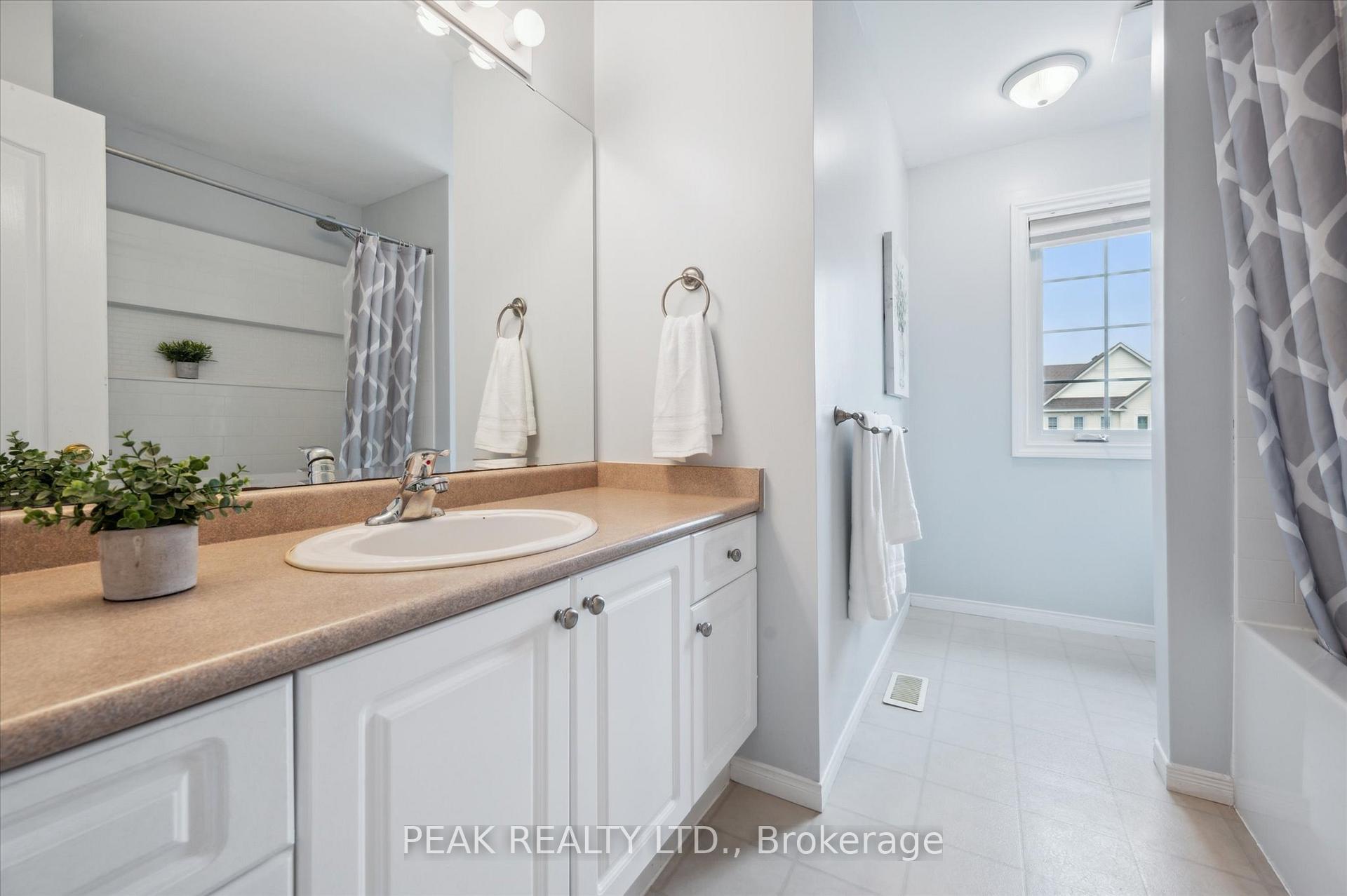 Photo 24 of 606 Eastbridge Boulevard, Waterloo — HOMEH