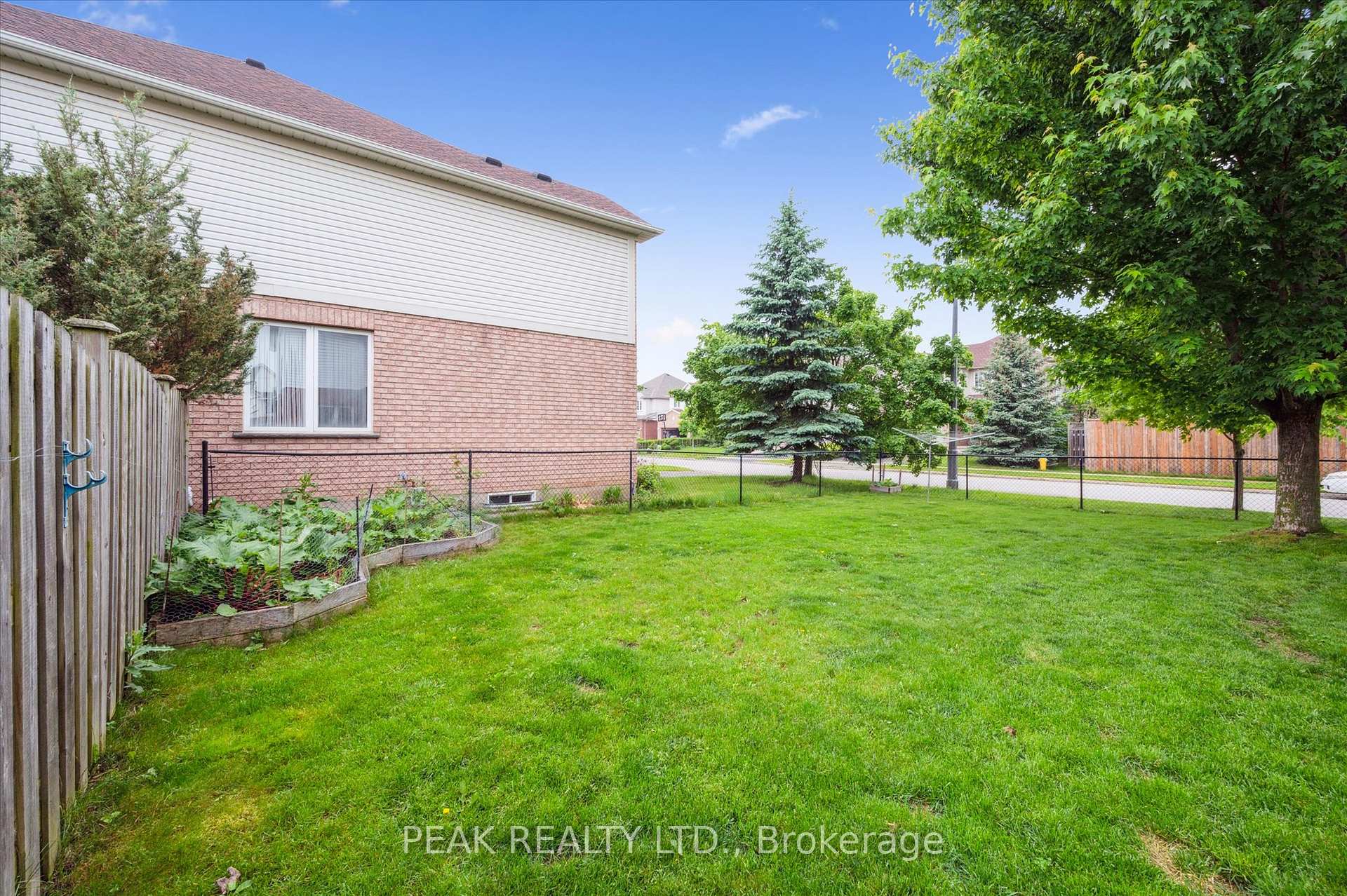 Photo 39 of 606 Eastbridge Boulevard, Waterloo — HOMEH