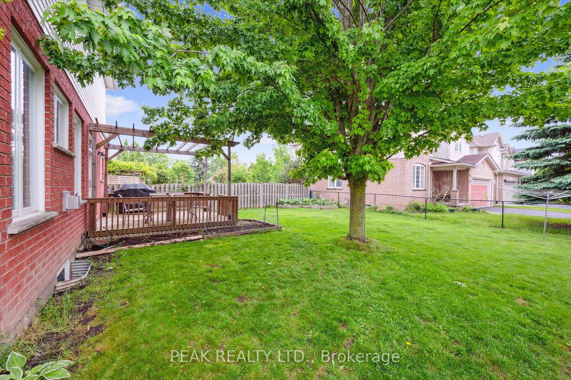 Photo 40 of 606 Eastbridge Boulevard, Waterloo — HOMEH