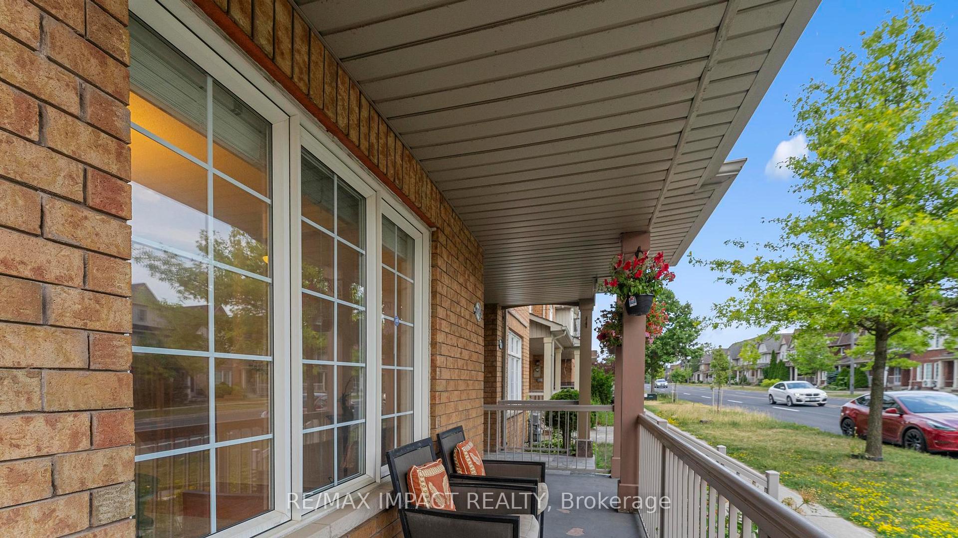 Photo 5 of 740 Bur Oak Avenue, Markham, Wismer — HOMEH