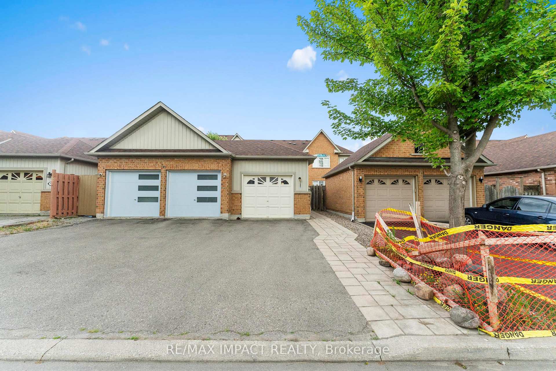 Photo 7 of 740 Bur Oak Avenue, Markham, Wismer — HOMEH