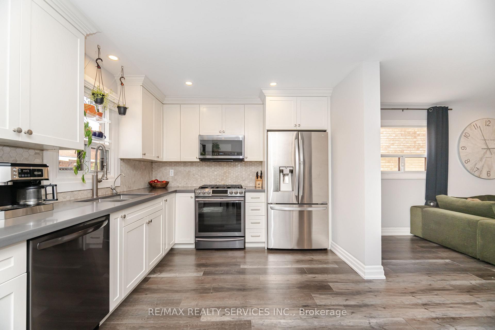 Photo 10 of 154 Dumfries Avenue, Brampton, Heart Lake West — HOMEH