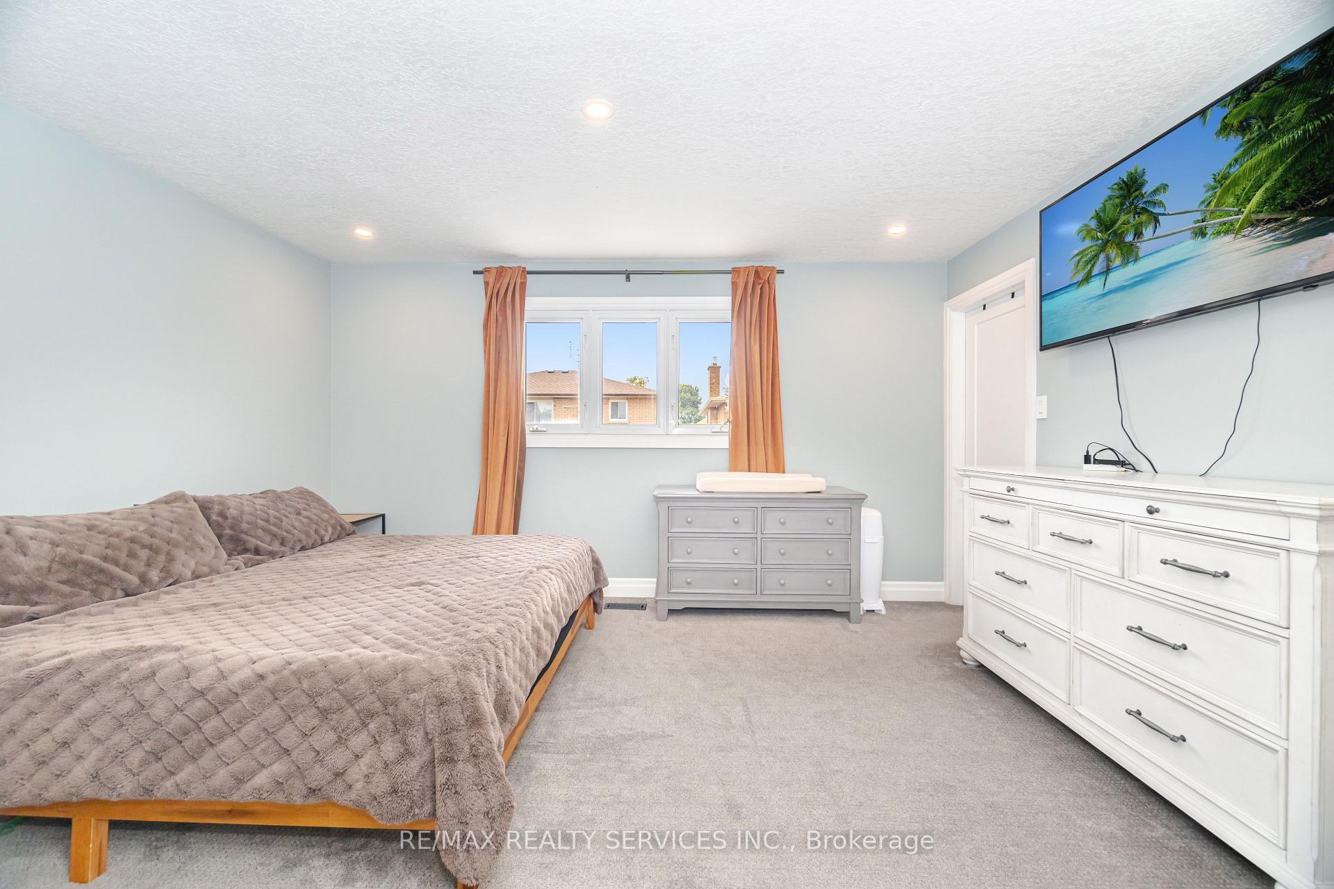 Photo 15 of 154 Dumfries Avenue, Brampton, Heart Lake West — HOMEH