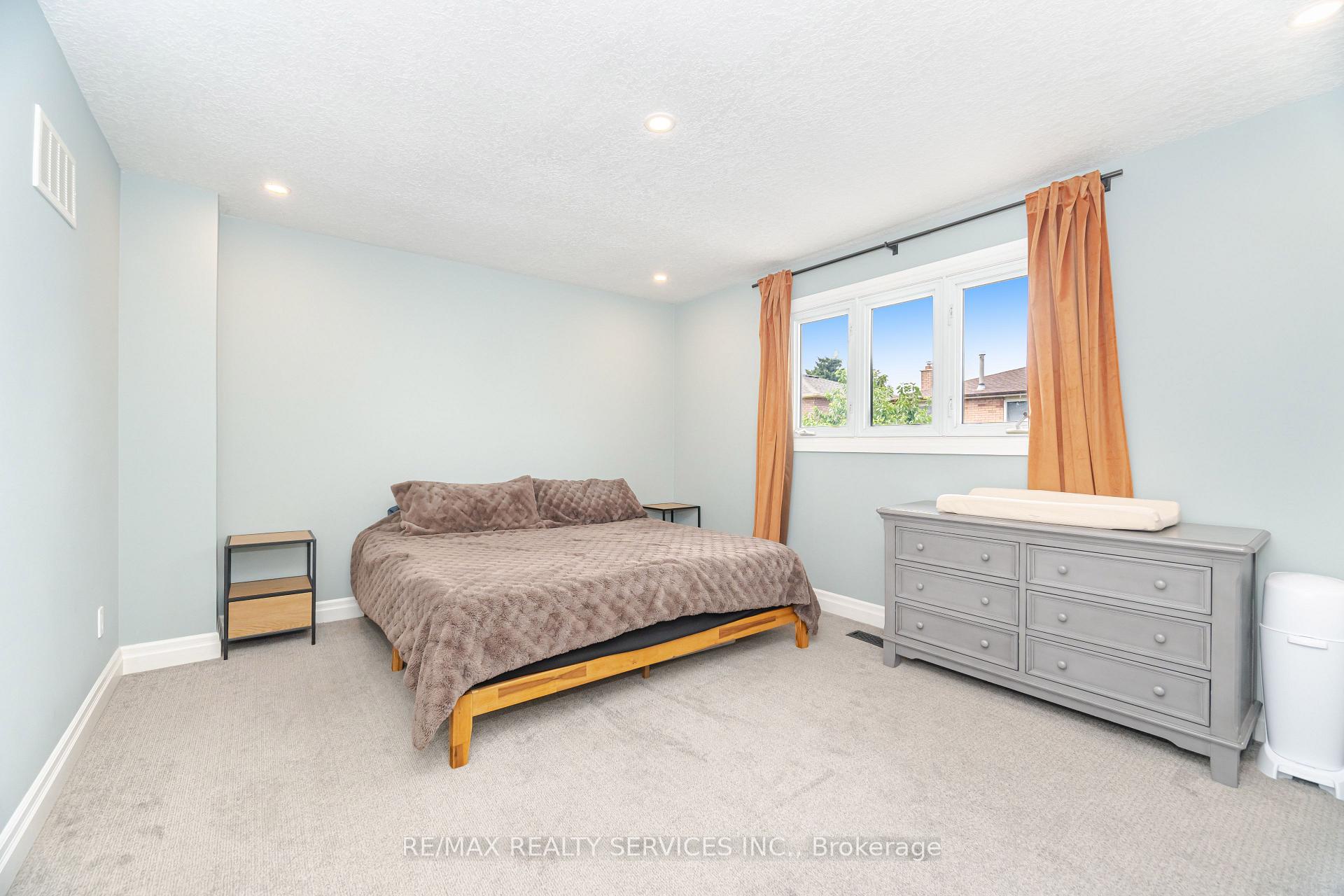 Photo 16 of 154 Dumfries Avenue, Brampton, Heart Lake West — HOMEH