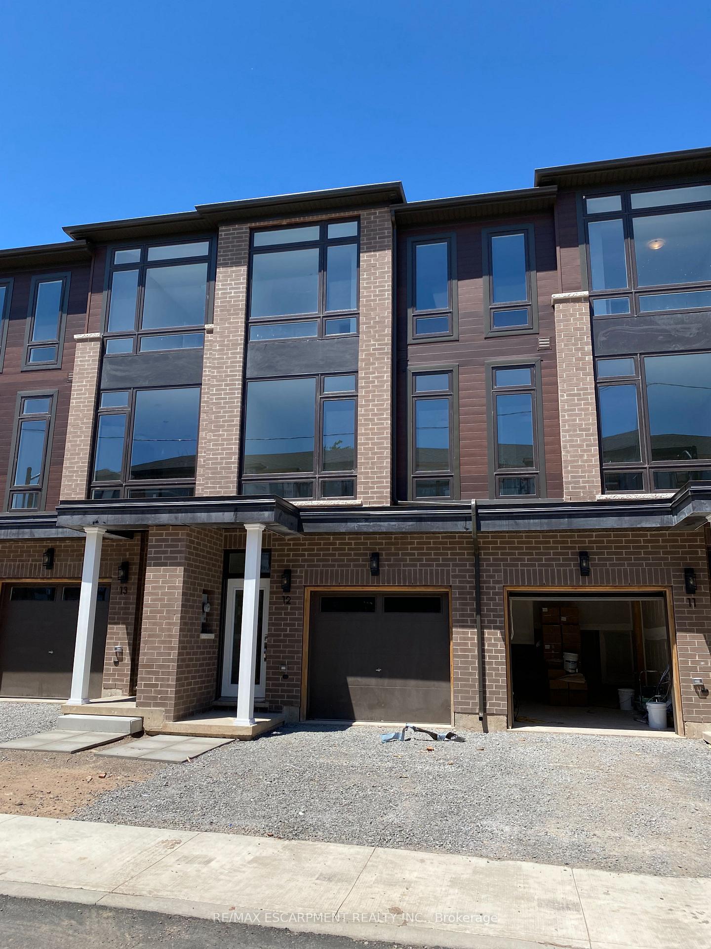 Front of Unit 15, 270 Melvin Avenue