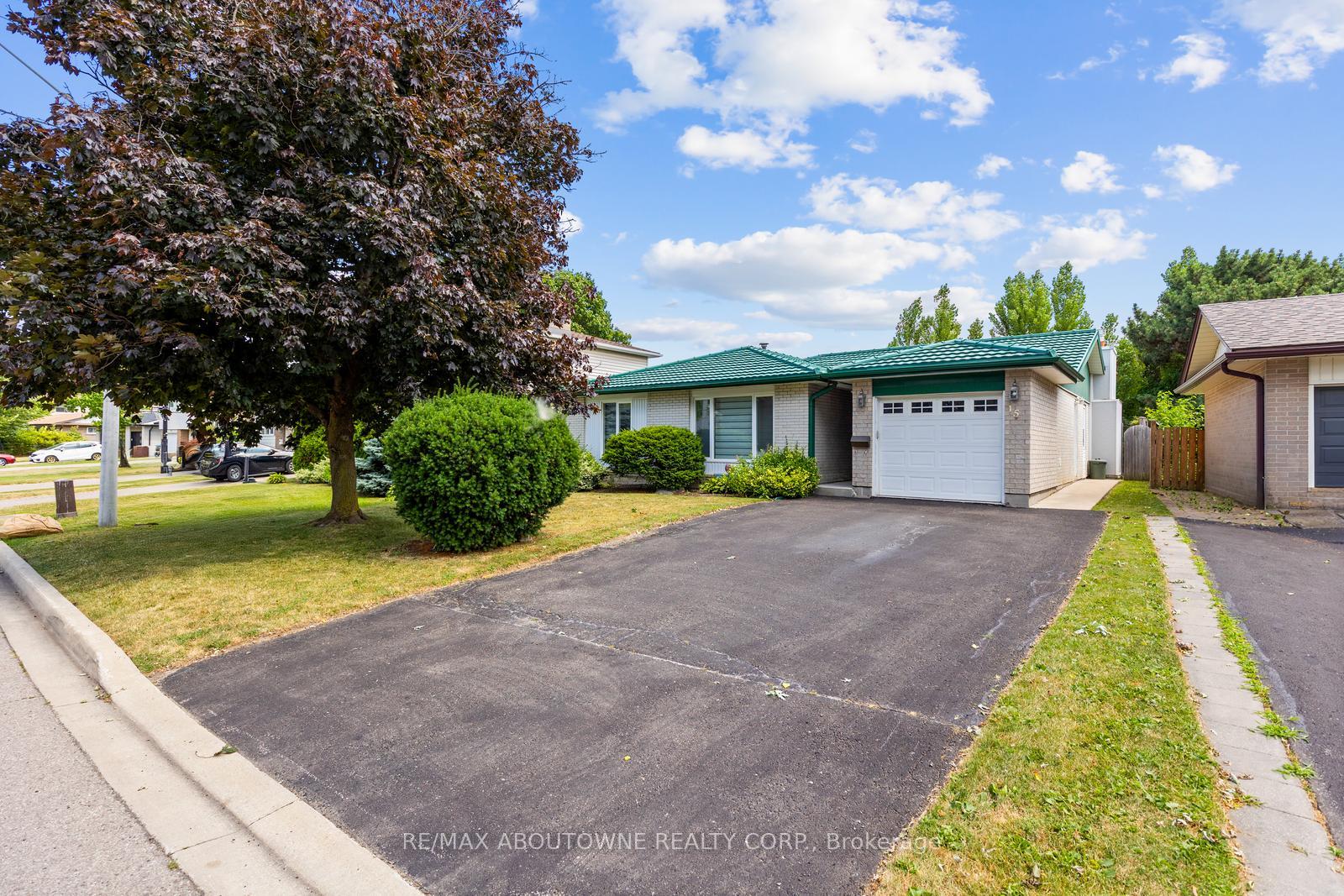 Photo 10 of 15 Lockton Crescent, Brampton, Brampton East — HOMEH