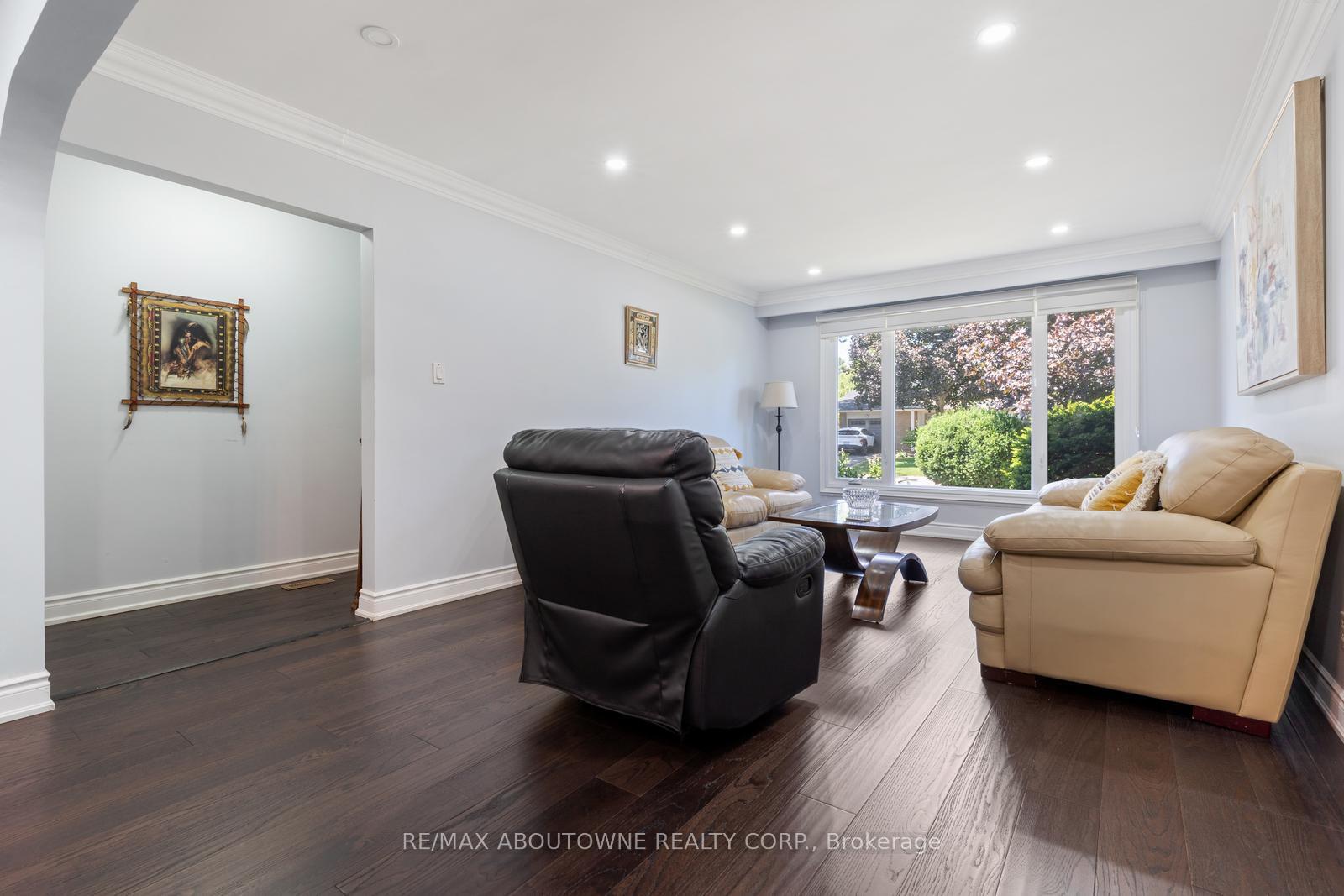Photo 1 of 15 Lockton Crescent, Brampton, Brampton East — HOMEH