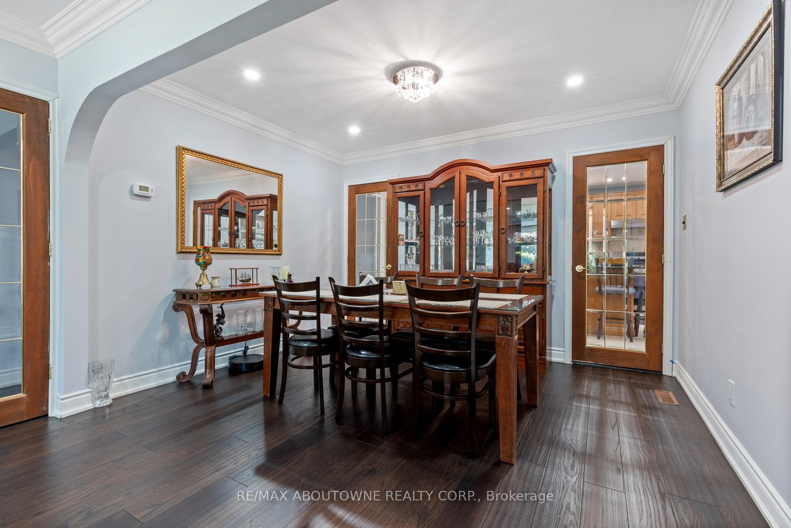 Photo 2 of 15 Lockton Crescent, Brampton, Brampton East — HOMEH