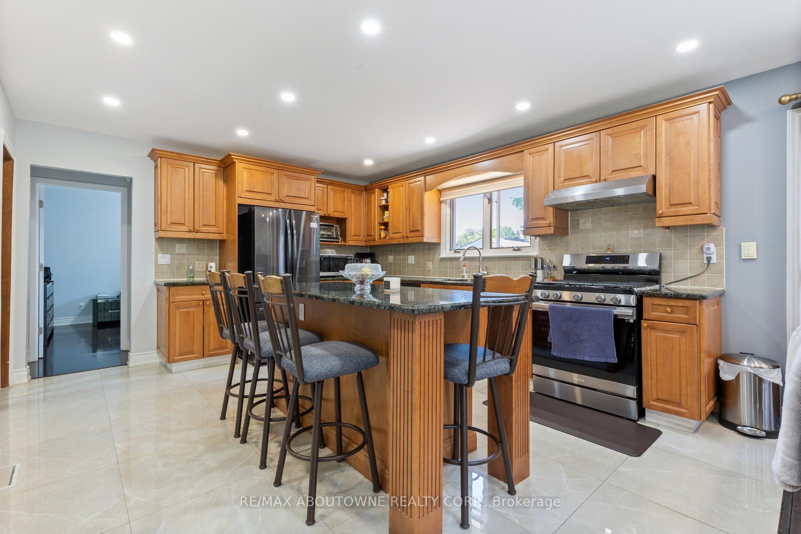 Photo 6 of 15 Lockton Crescent, Brampton, Brampton East — HOMEH