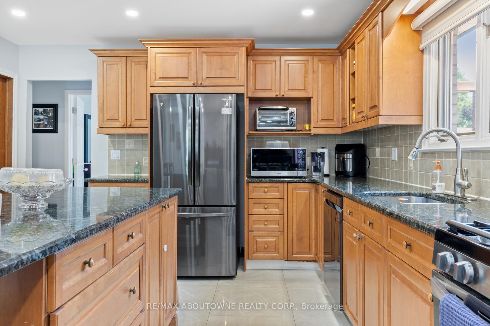 Photo 17 of 15 Lockton Crescent, Brampton, Brampton East — HOMEH