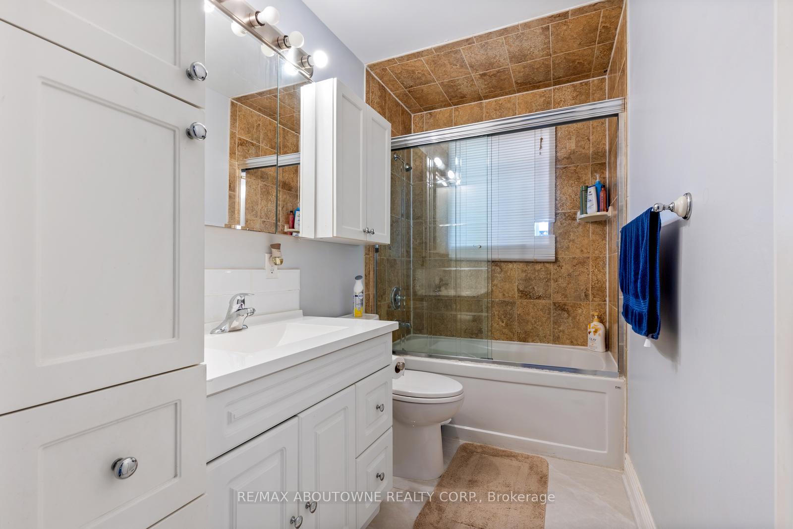 Photo 9 of 15 Lockton Crescent, Brampton, Brampton East — HOMEH