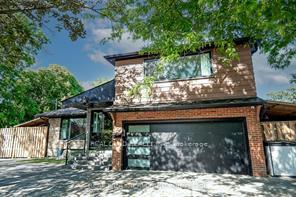 Front of 9 Oakcrest Avenue E