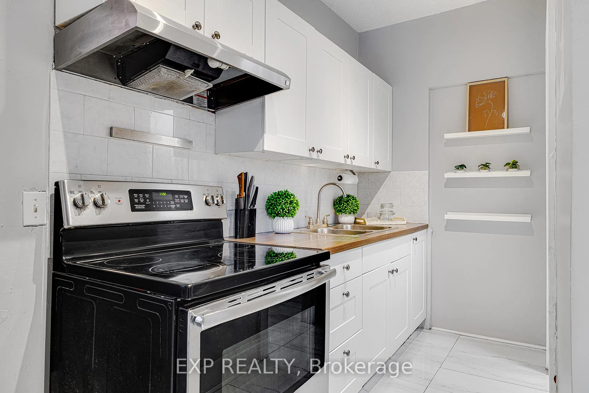 Photo 10 of 4 Madison Avenue, Hamilton, Gibson — HOMEH