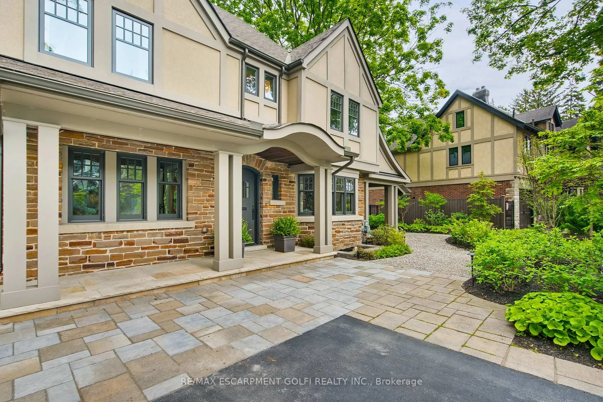 Photo 2 of 61 Oak Knoll Drive, Hamilton, Westdale — HOMEH