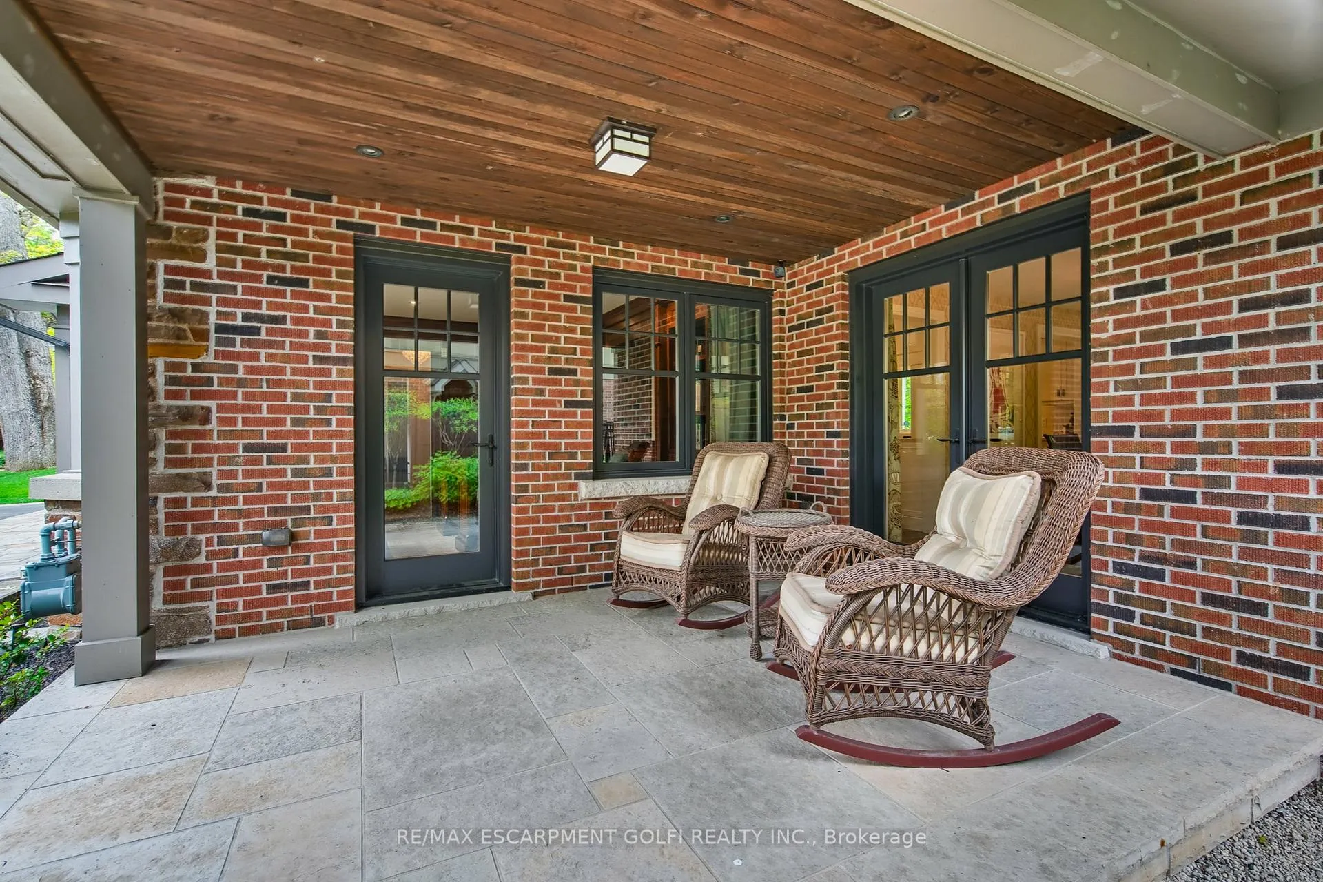 Photo 4 of 61 Oak Knoll Drive, Hamilton, Westdale — HOMEH