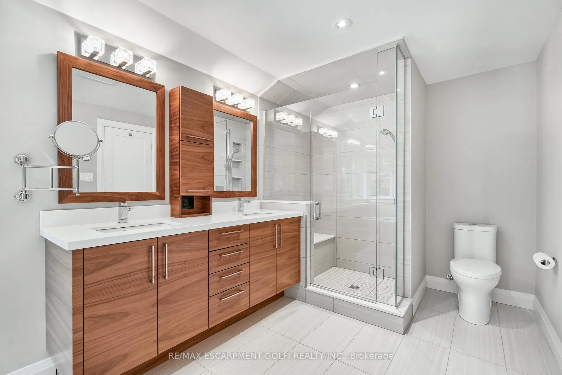 Photo 22 of 61 Oak Knoll Drive, Hamilton, Westdale — HOMEH