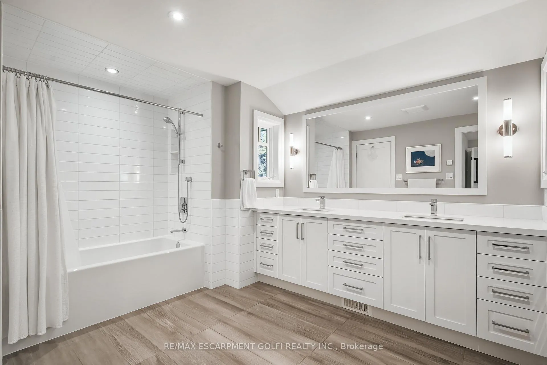 Photo 24 of 61 Oak Knoll Drive, Hamilton, Westdale — HOMEH
