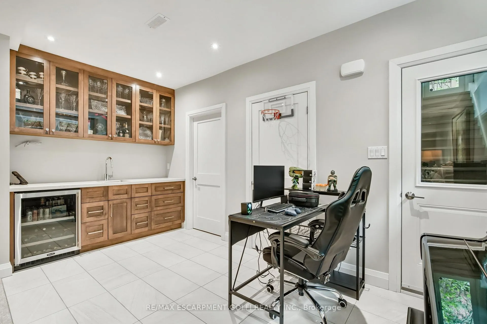 Photo 34 of 61 Oak Knoll Drive, Hamilton, Westdale — HOMEH