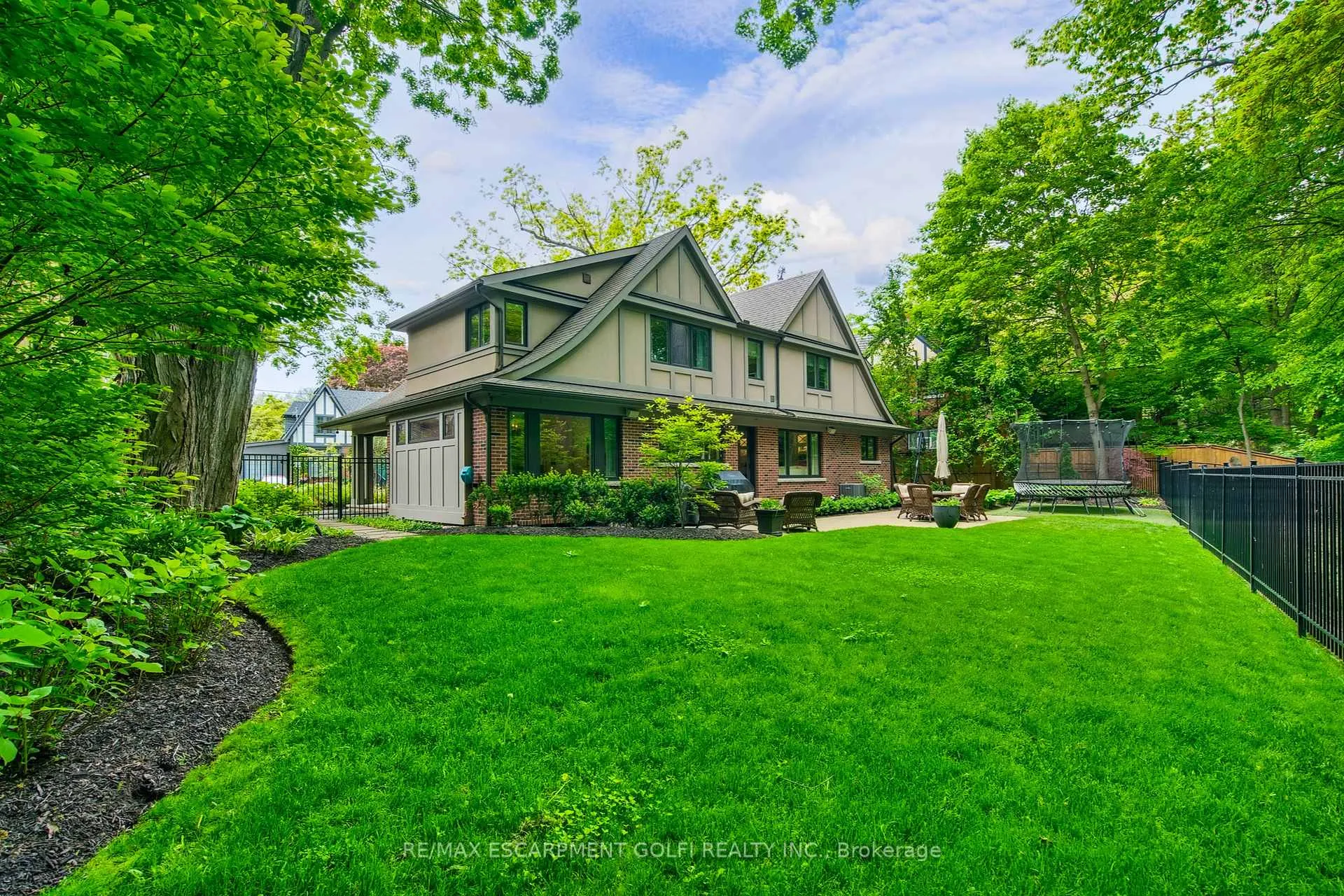 Photo 38 of 61 Oak Knoll Drive, Hamilton, Westdale — HOMEH