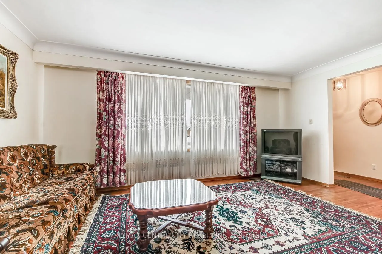 Photo 5 of 18 Porter Place, St. Thomas — HOMEH