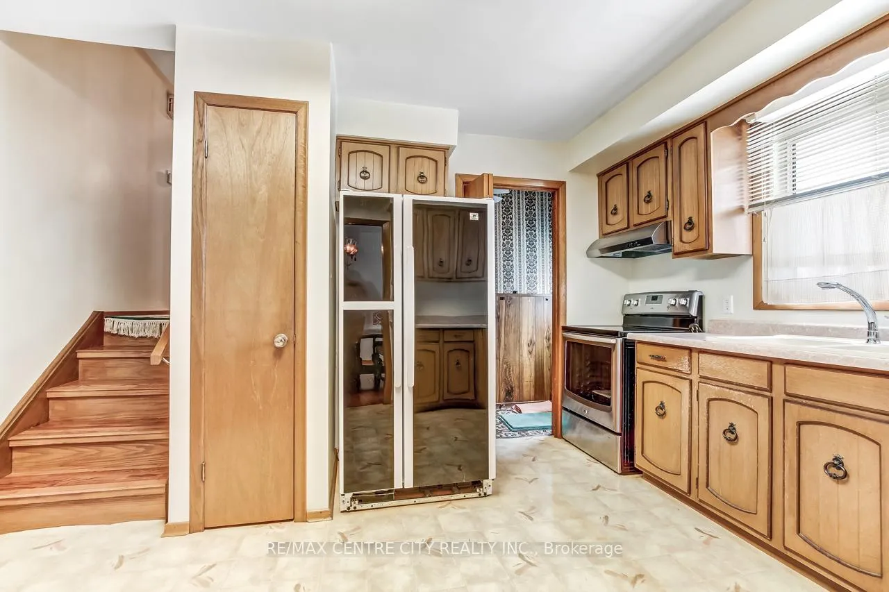 Photo 8 of 18 Porter Place, St. Thomas — HOMEH