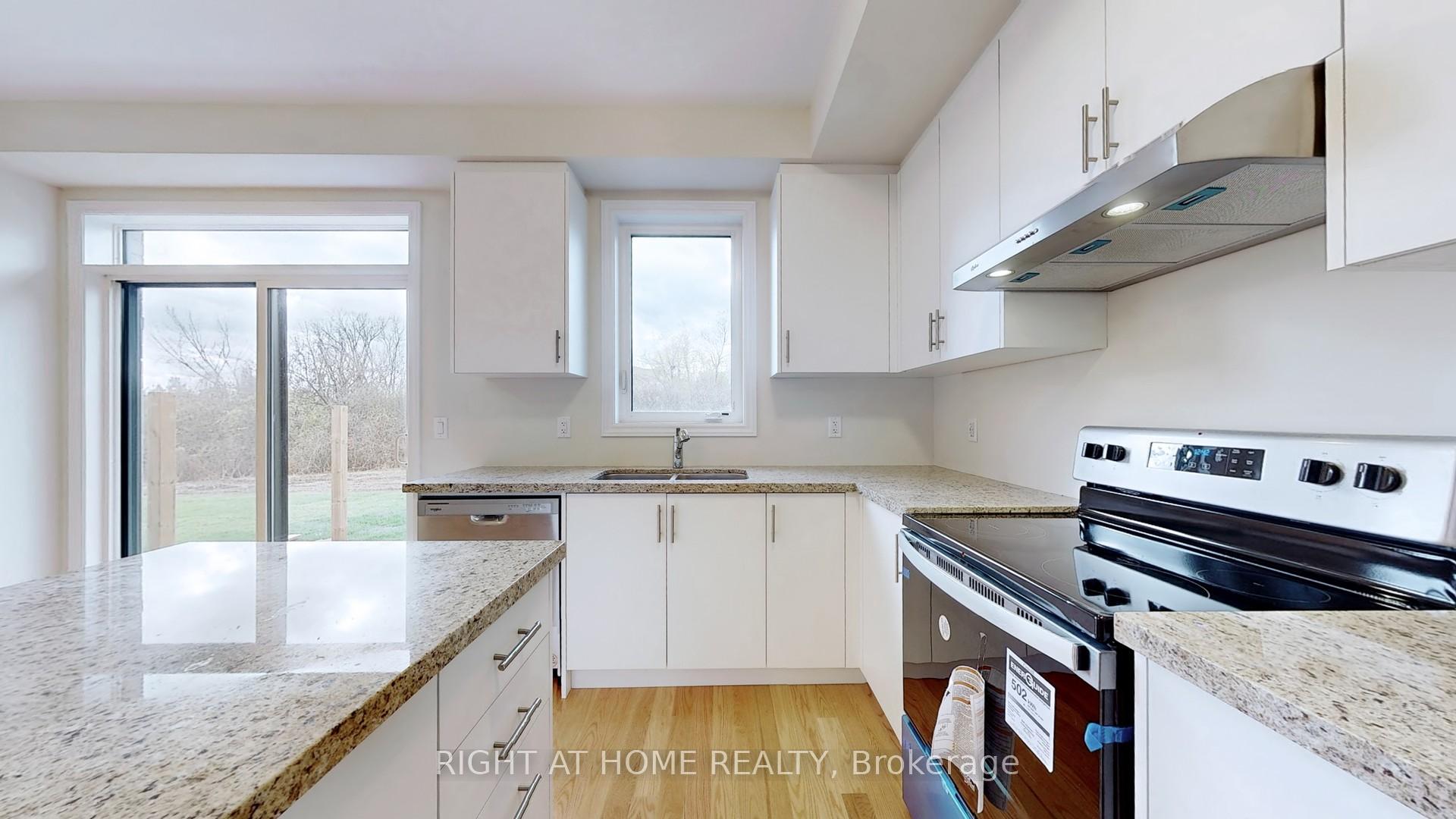 Photo 11 of 2086 Coppenwood Common, Burlington, Tyandaga — HOMEH