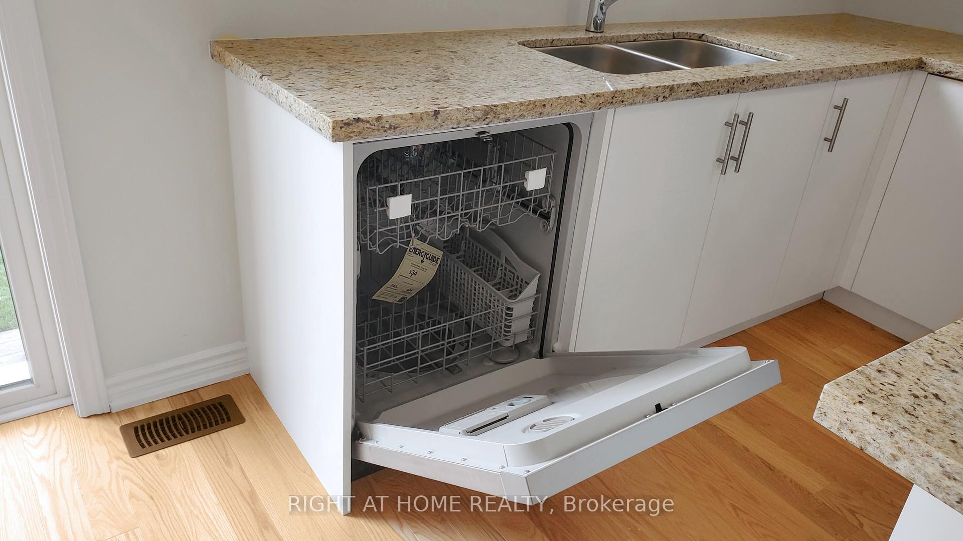 Photo 14 of 2086 Coppenwood Common, Burlington, Tyandaga — HOMEH