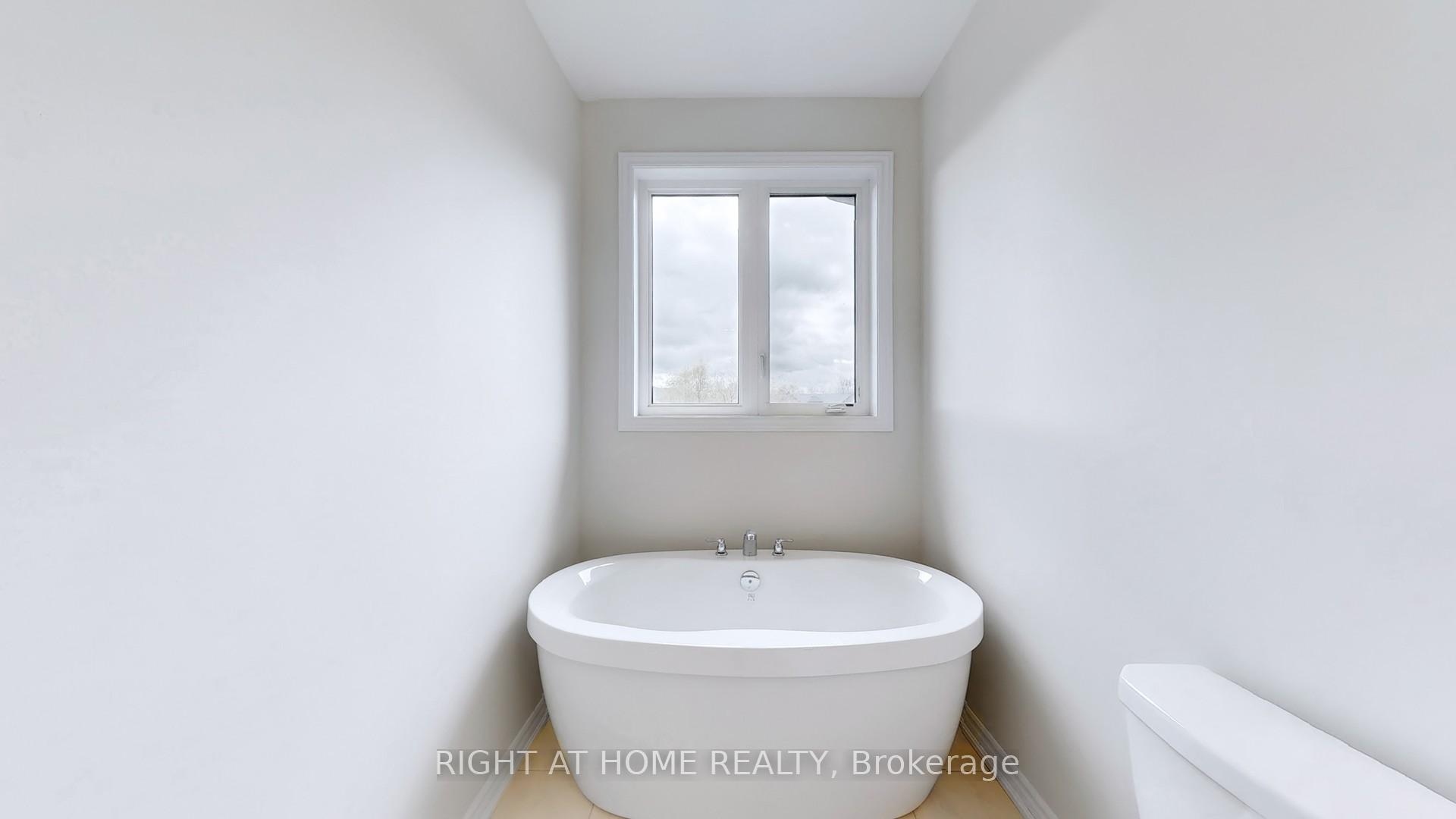 Photo 24 of 2086 Coppenwood Common, Burlington, Tyandaga — HOMEH