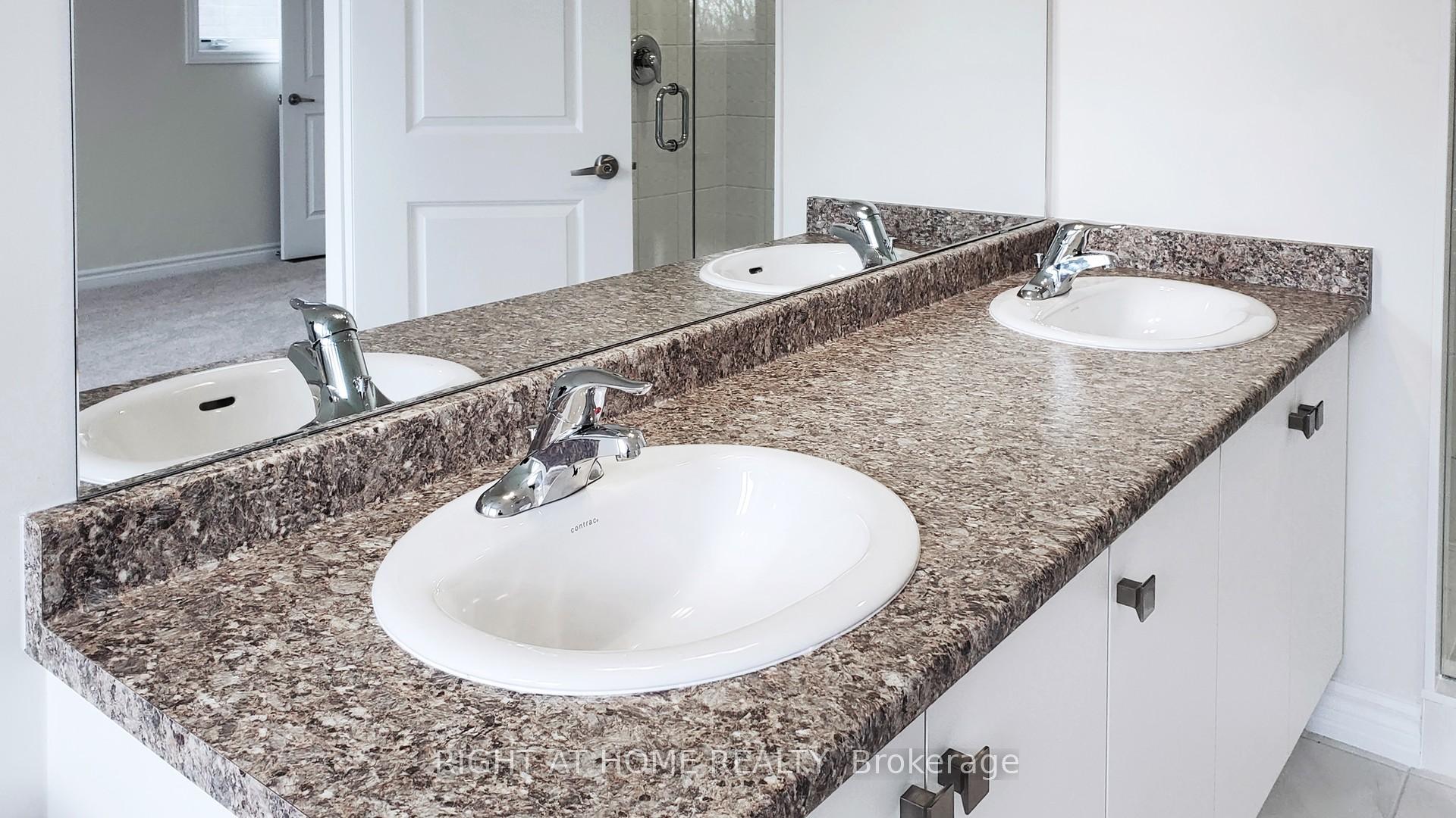 Photo 25 of 2086 Coppenwood Common, Burlington, Tyandaga — HOMEH