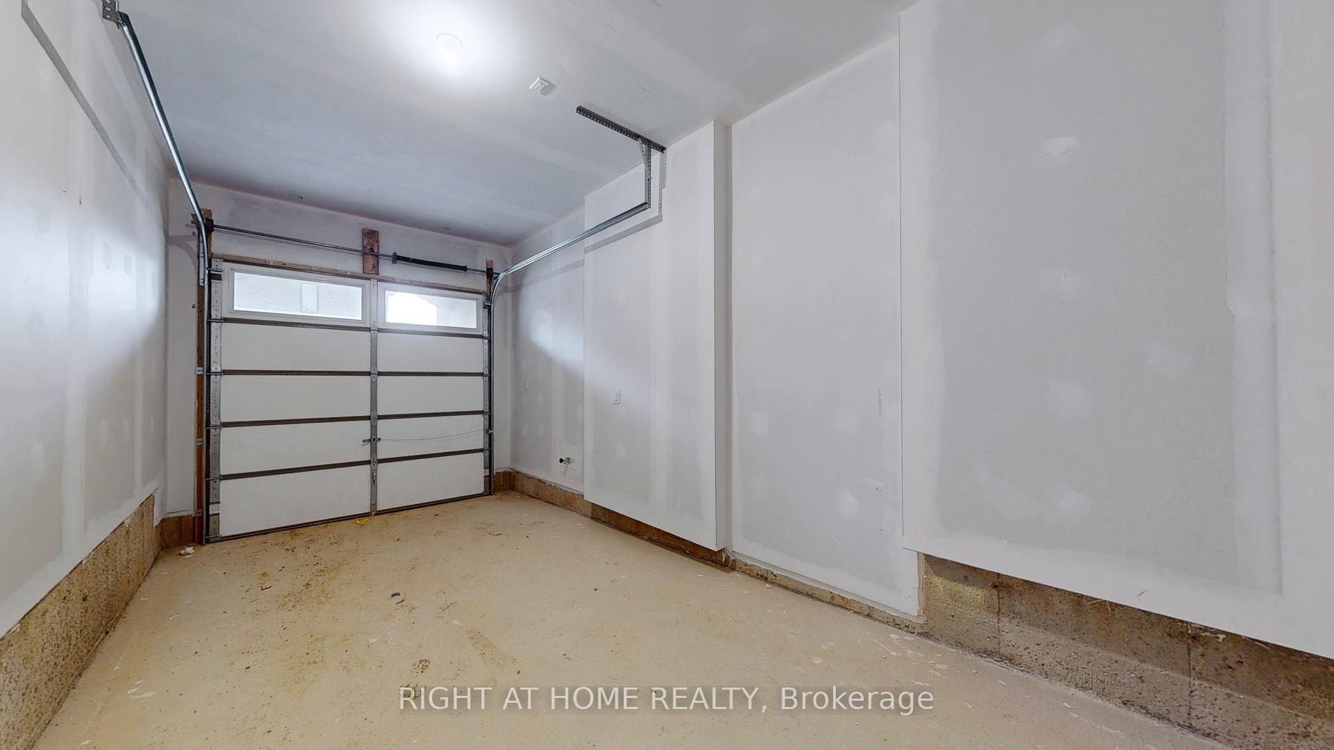 Photo 34 of 2086 Coppenwood Common, Burlington, Tyandaga — HOMEH