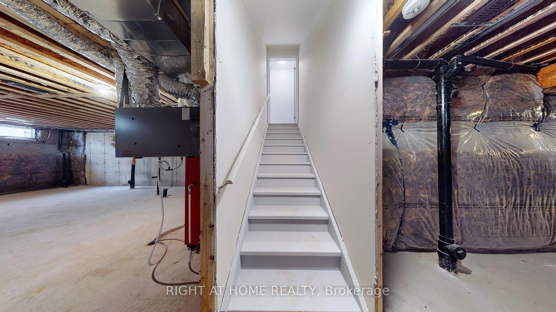 Photo 35 of 2086 Coppenwood Common, Burlington, Tyandaga — HOMEH