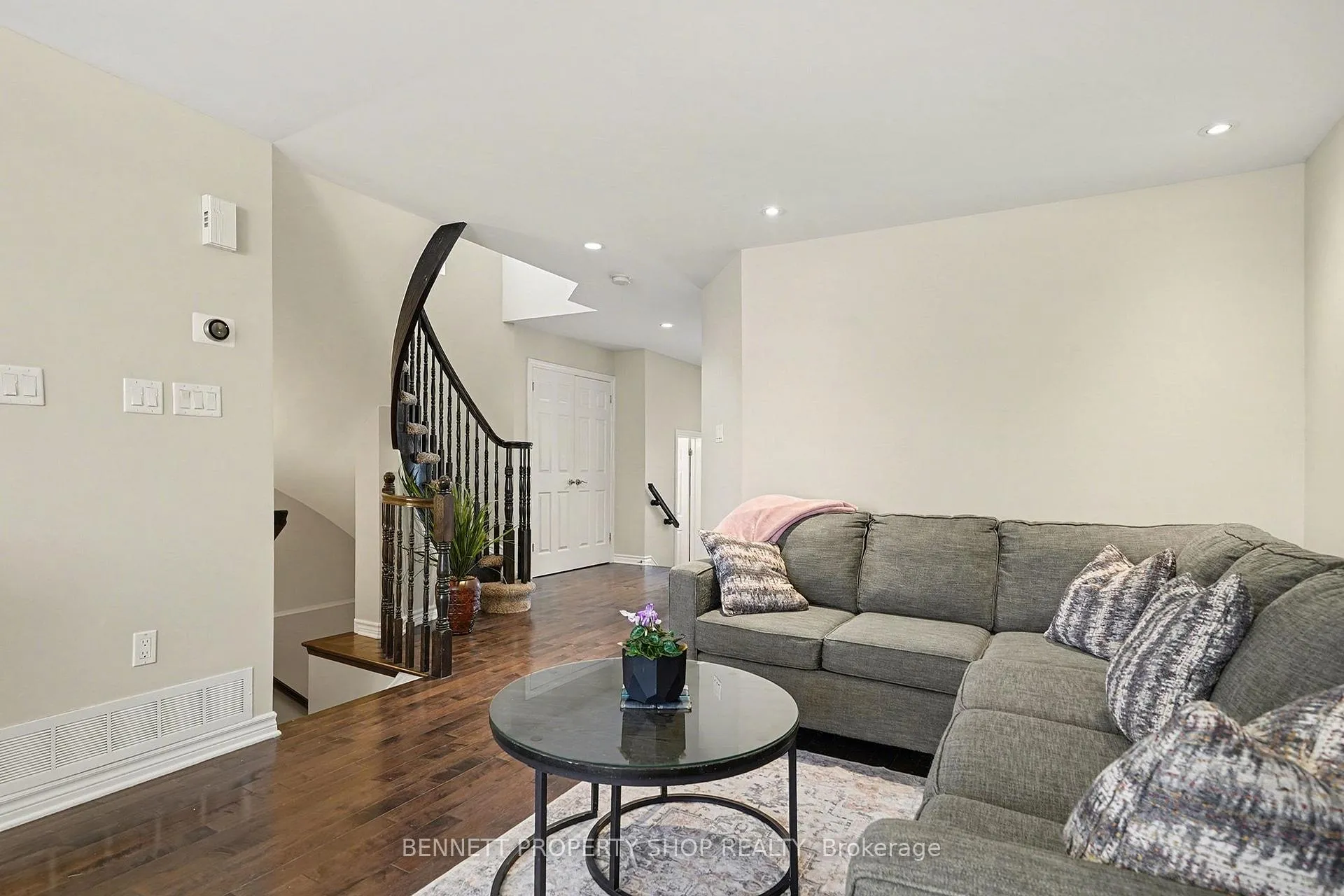 Photo 5 of 164 Tacom Circle, Ottawa, Barrhaven - Strandherd — HOMEH