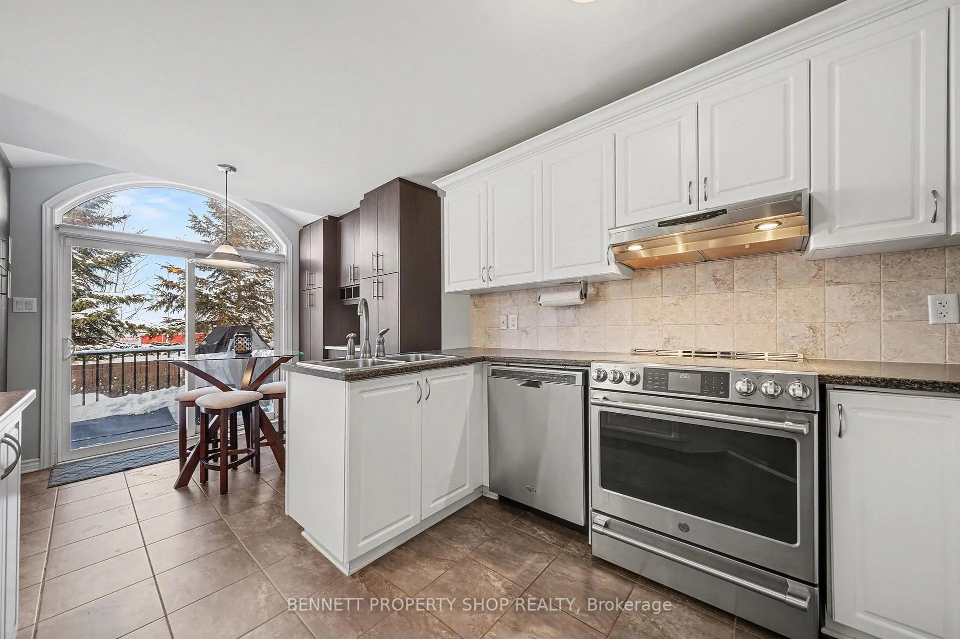 Photo 9 of 164 Tacom Circle, Ottawa, Barrhaven - Strandherd — HOMEH