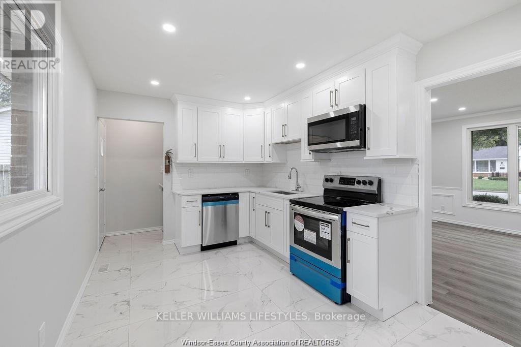 Photo 8 of 5440 Lyndon Court, Windsor — HOMEH