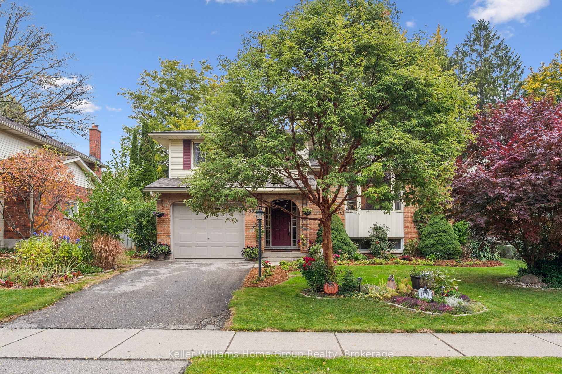 Photo 2 of 29 Shadybrook Crescent, Guelph, Kortright West — HOMEH