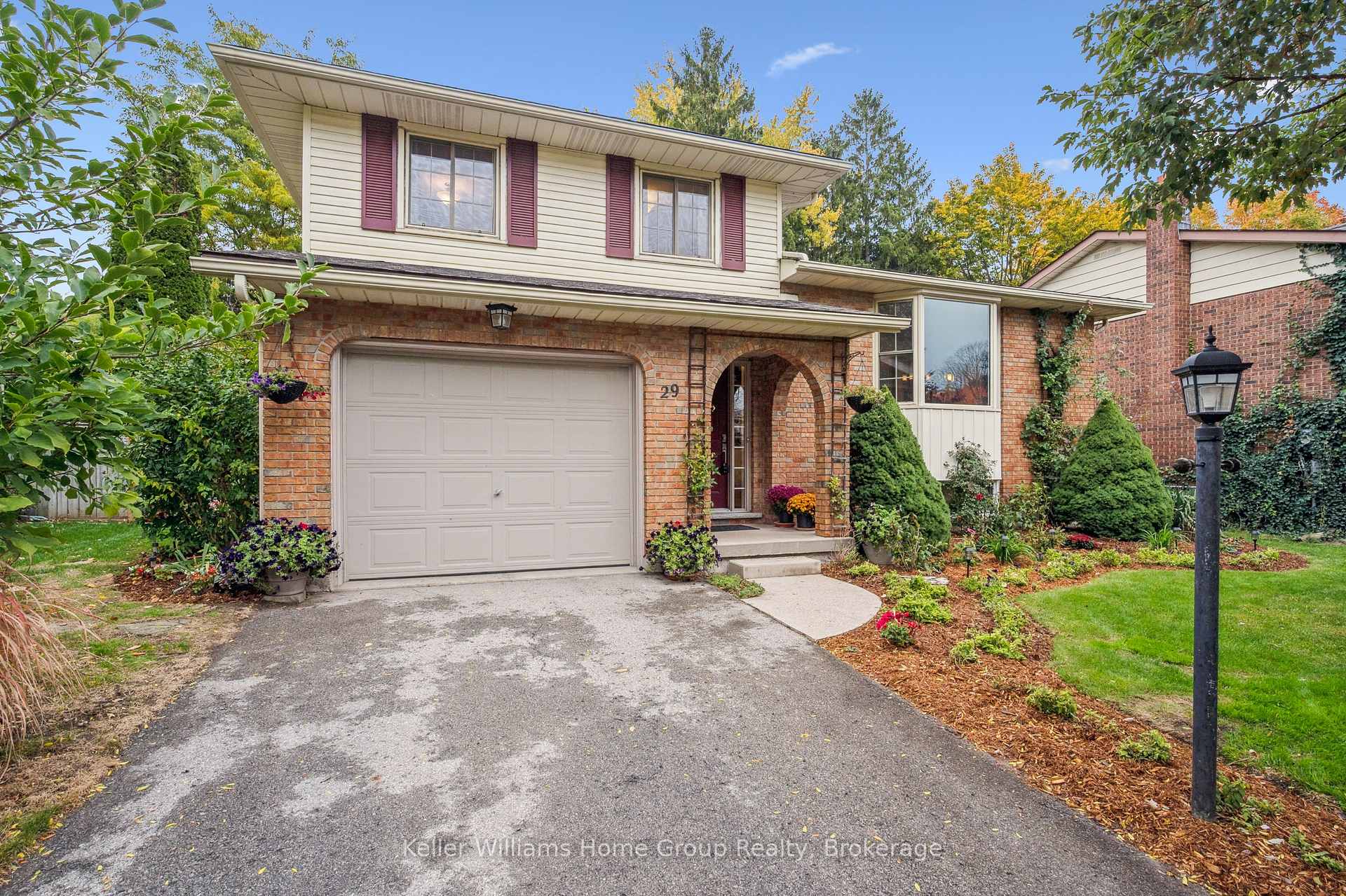 Photo 3 of 29 Shadybrook Crescent, Guelph, Kortright West — HOMEH