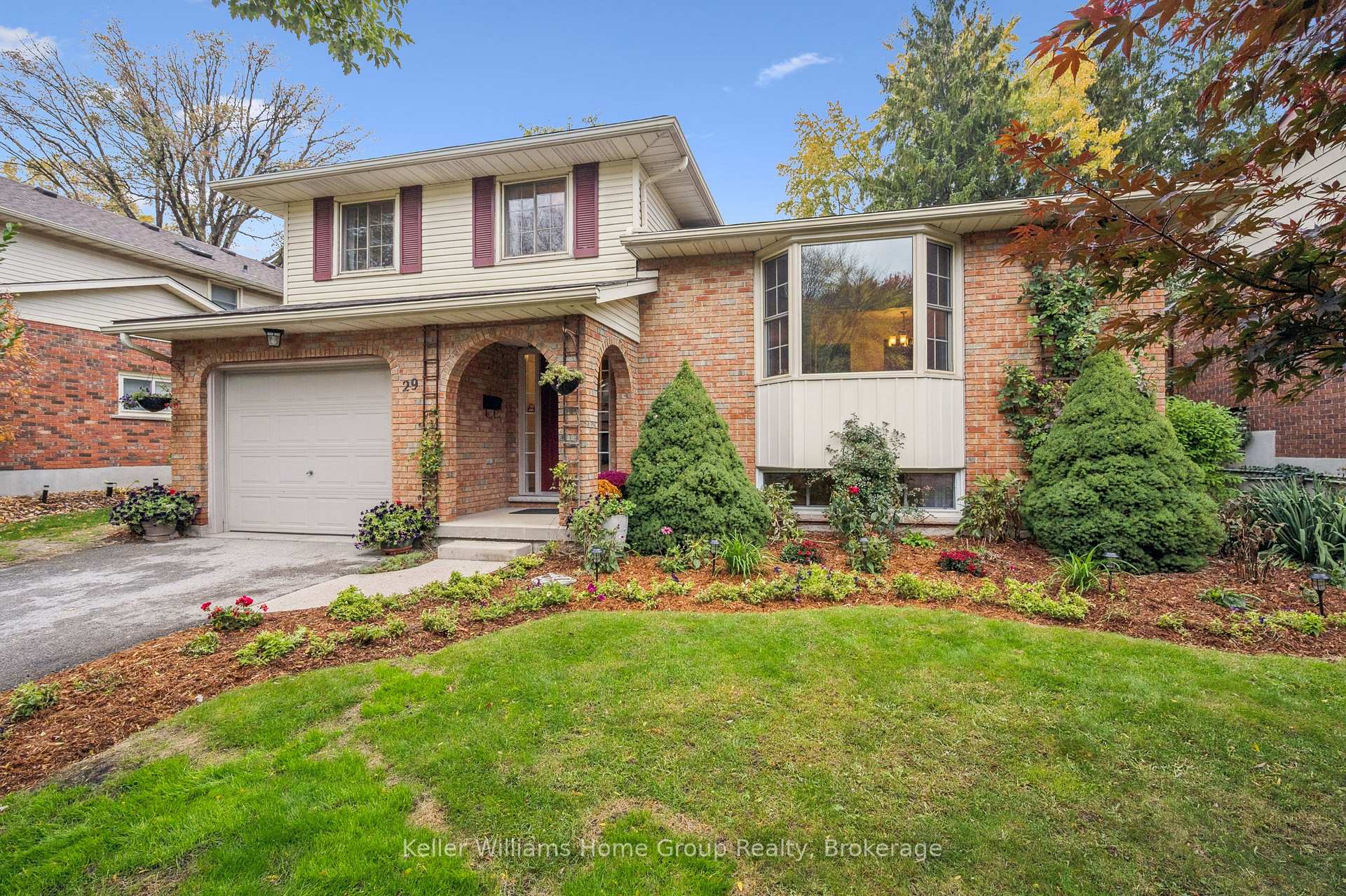 Photo 4 of 29 Shadybrook Crescent, Guelph, Kortright West — HOMEH