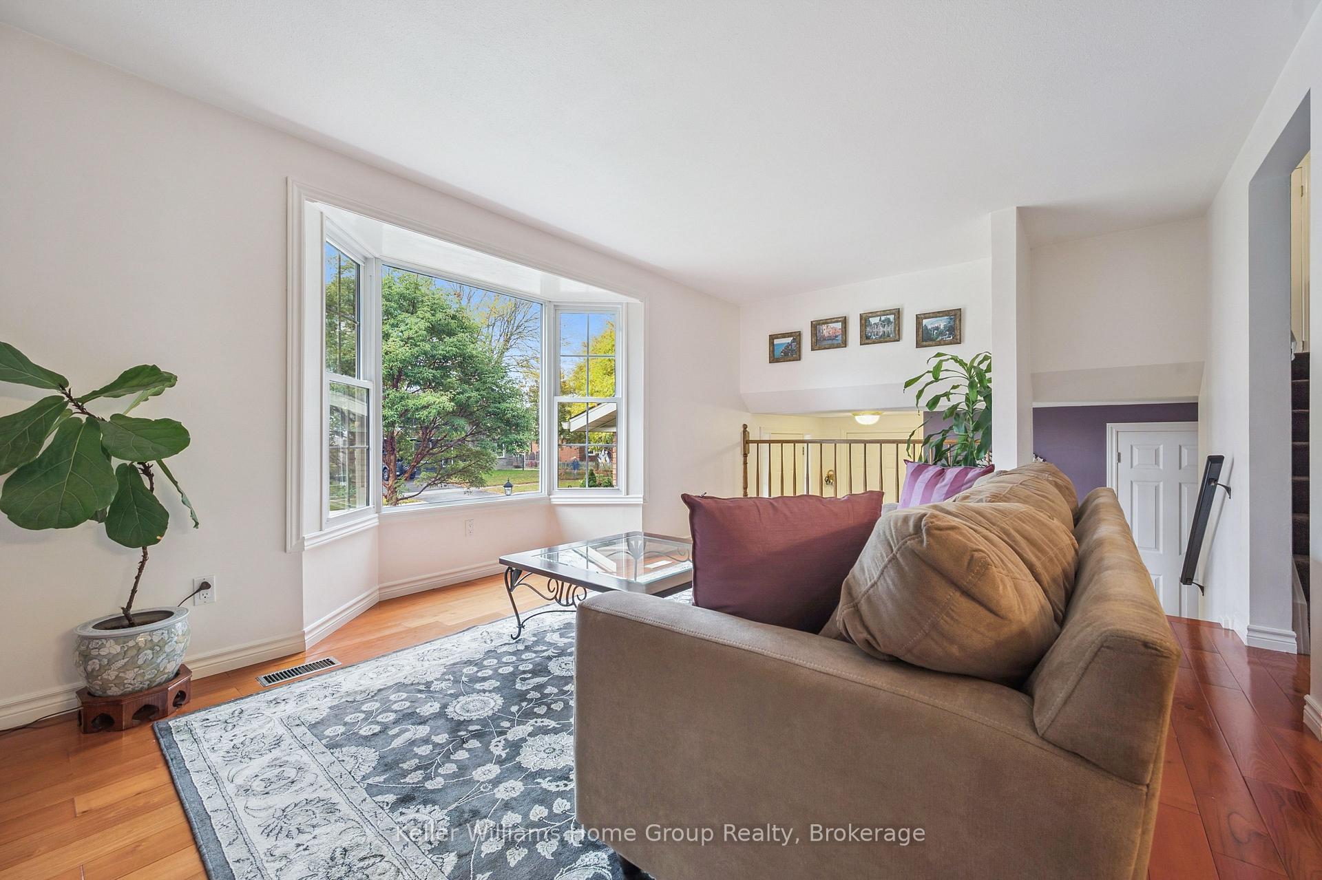 Photo 12 of 29 Shadybrook Crescent, Guelph, Kortright West — HOMEH