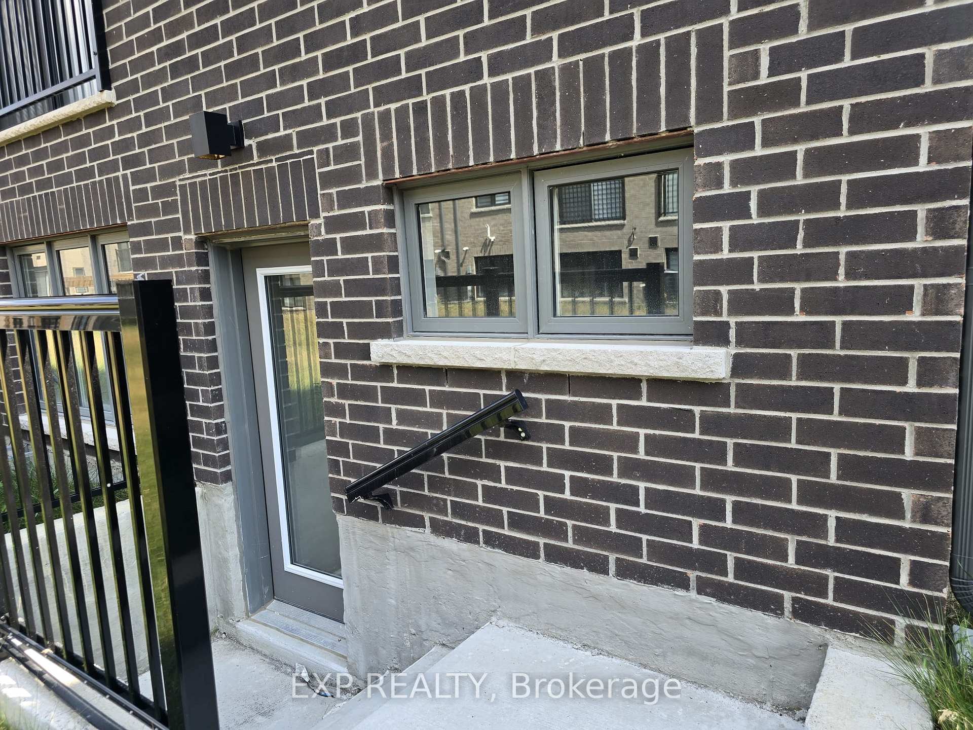 Photo 3 of Unit UNIT B, 80 Singhampton Road, Vaughan, Kleinburg — HOMEH