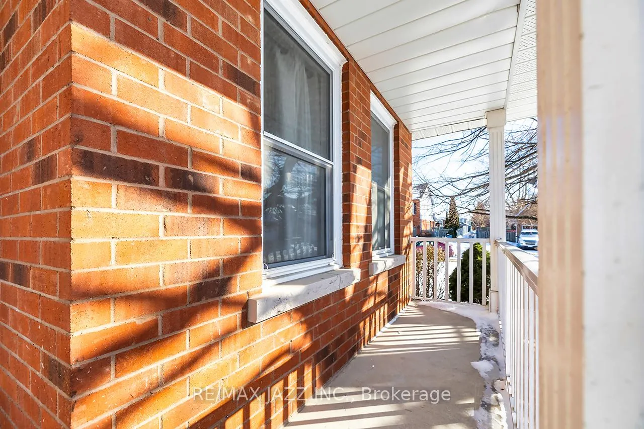 Photo 4 of 38 Newport Avenue, Clarington, Courtice — HOMEH