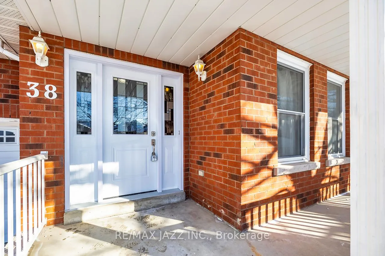 Photo 5 of 38 Newport Avenue, Clarington, Courtice — HOMEH