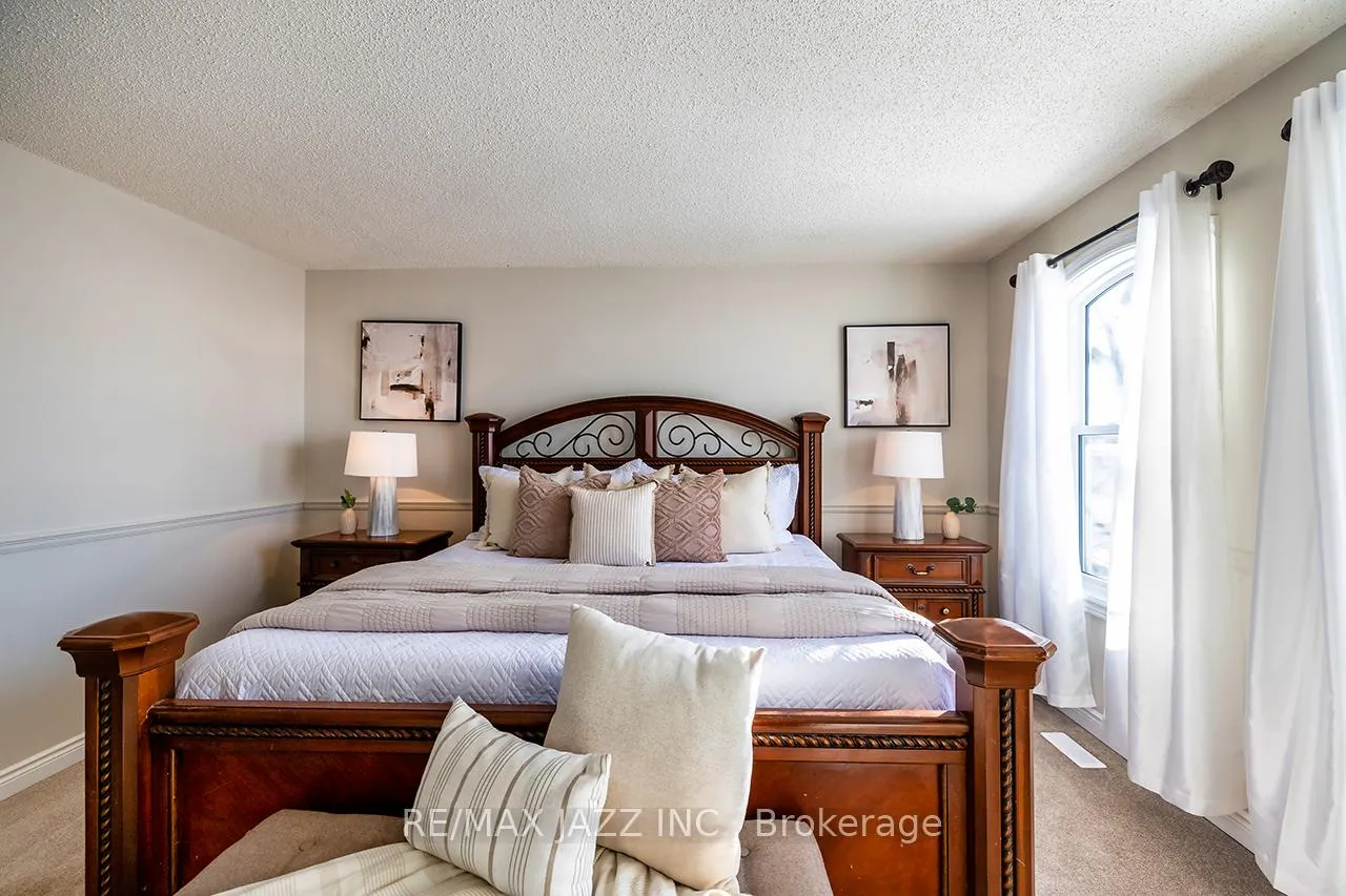 Photo 16 of 38 Newport Avenue, Clarington, Courtice — HOMEH