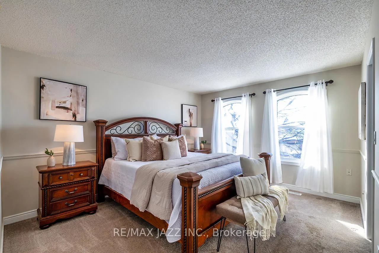 Photo 17 of 38 Newport Avenue, Clarington, Courtice — HOMEH