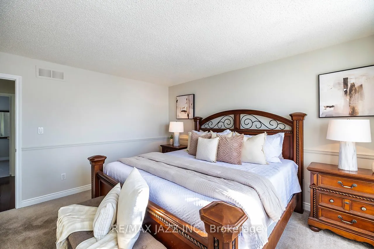 Photo 19 of 38 Newport Avenue, Clarington, Courtice — HOMEH