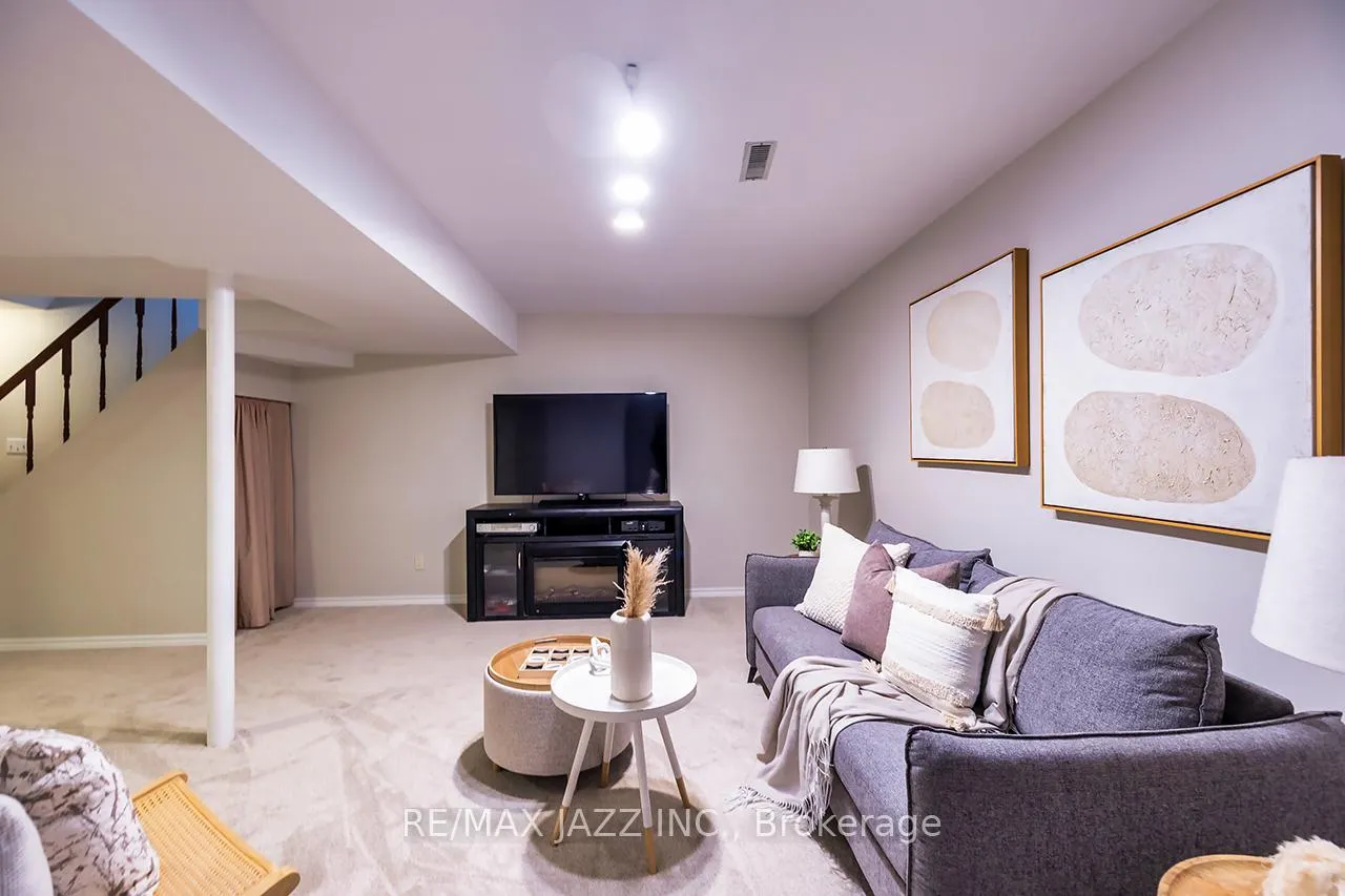 Photo 23 of 38 Newport Avenue, Clarington, Courtice — HOMEH