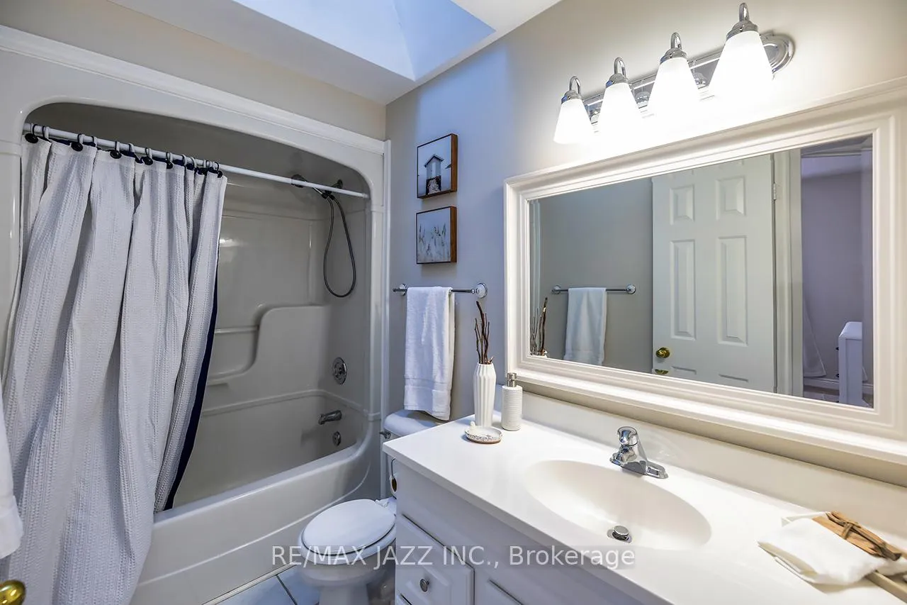 Photo 25 of 38 Newport Avenue, Clarington, Courtice — HOMEH