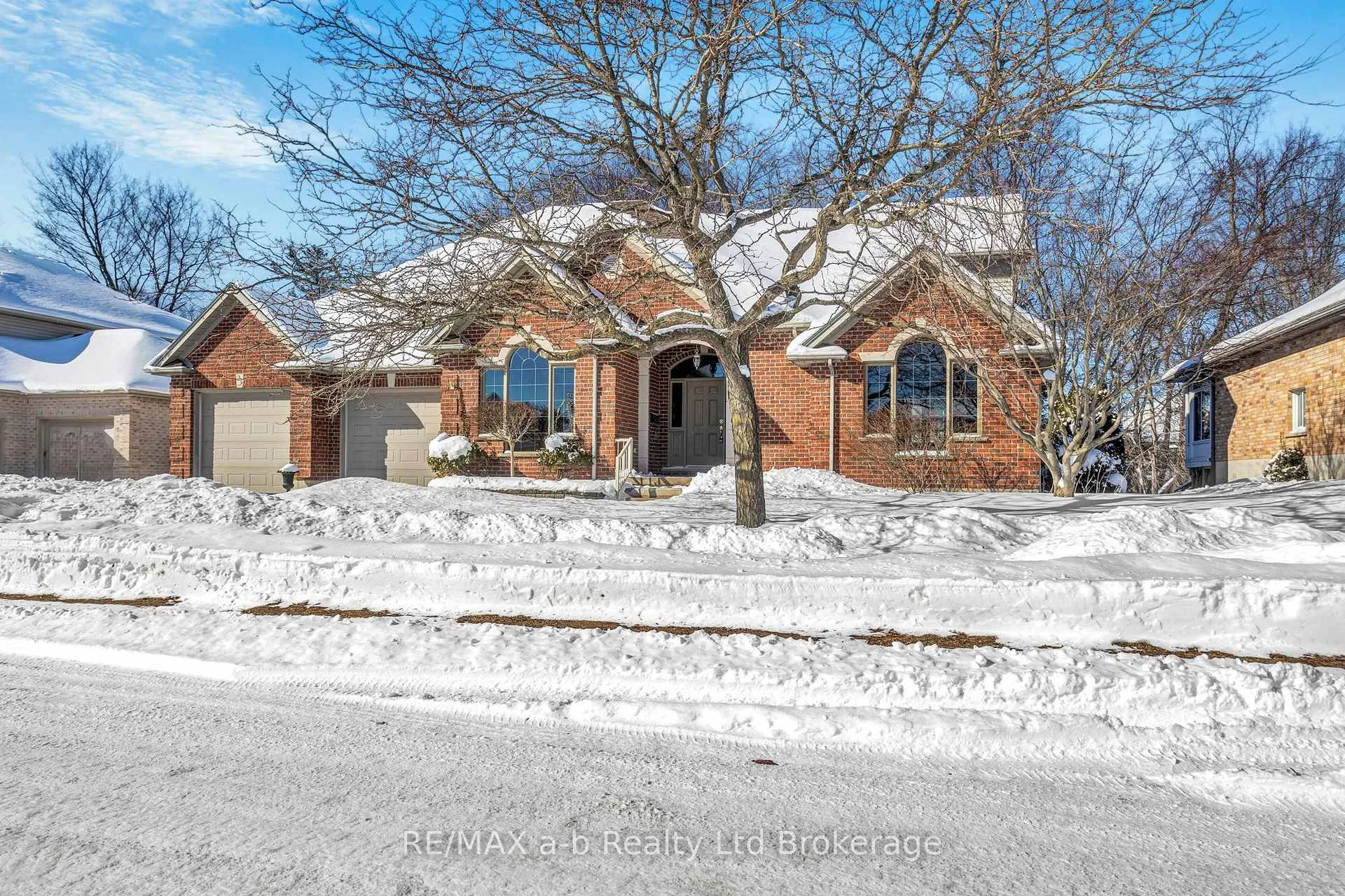 Photo 3 of 21 Windemere Avenue, Tillsonburg — HOMEH