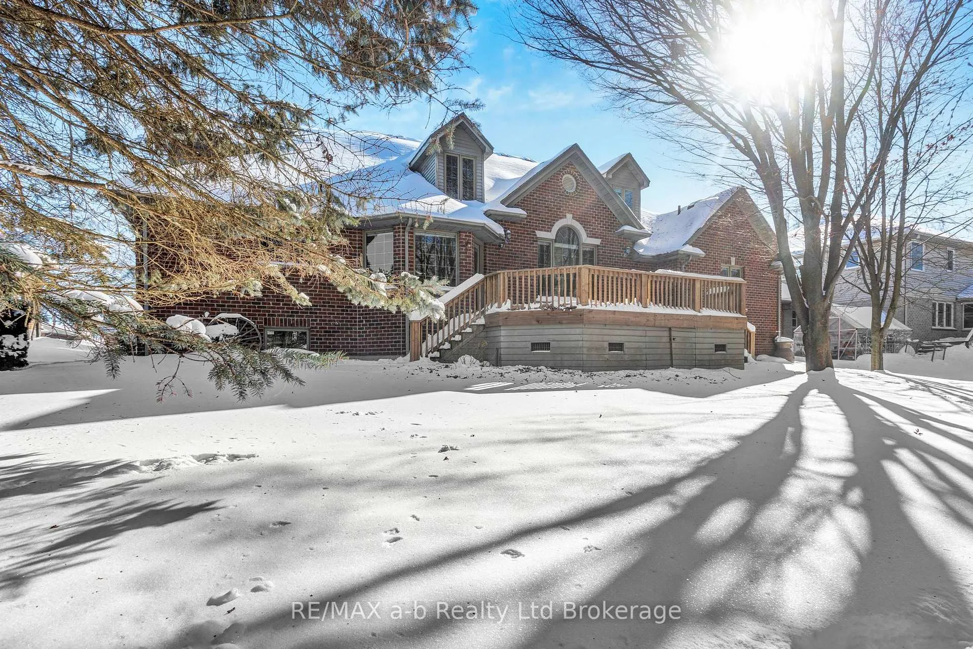 Photo 4 of 21 Windemere Avenue, Tillsonburg — HOMEH