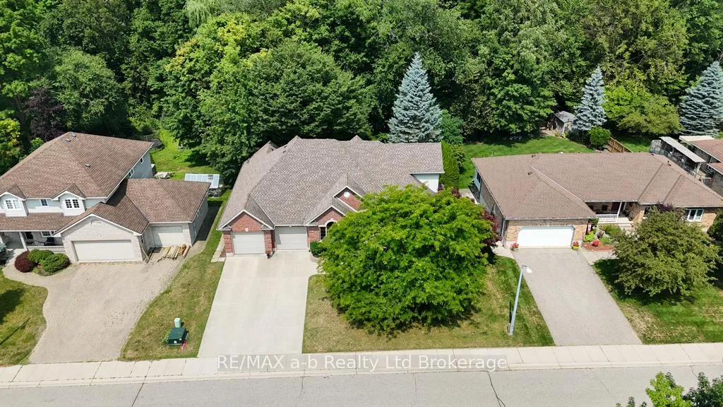 Photo 8 of 21 Windemere Avenue, Tillsonburg — HOMEH